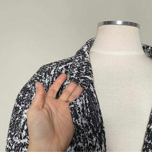 Loft Outlet Black and White Abstract Long Topper Jacket, Medium - Picture 5 of 14